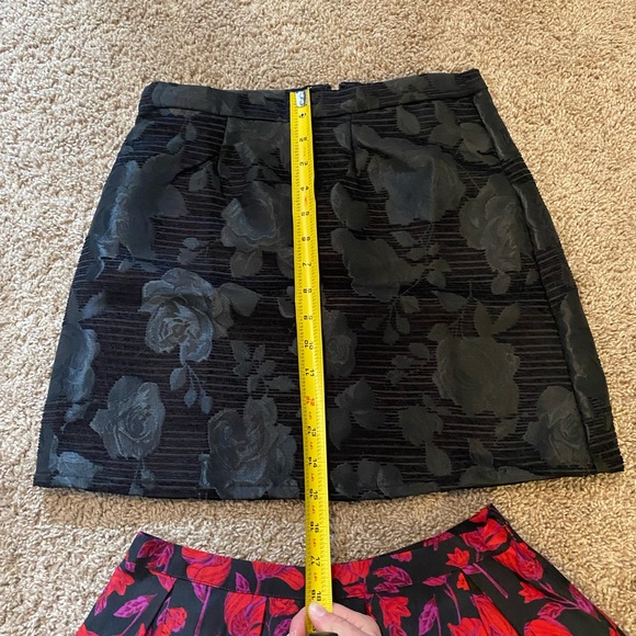 NWOT 2 pack mini skirts, size Small/26 - Picture 4 of 4